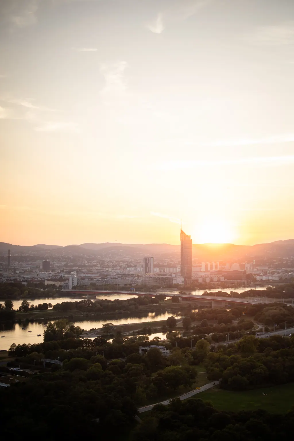 Sonnenuntergang über der Donau